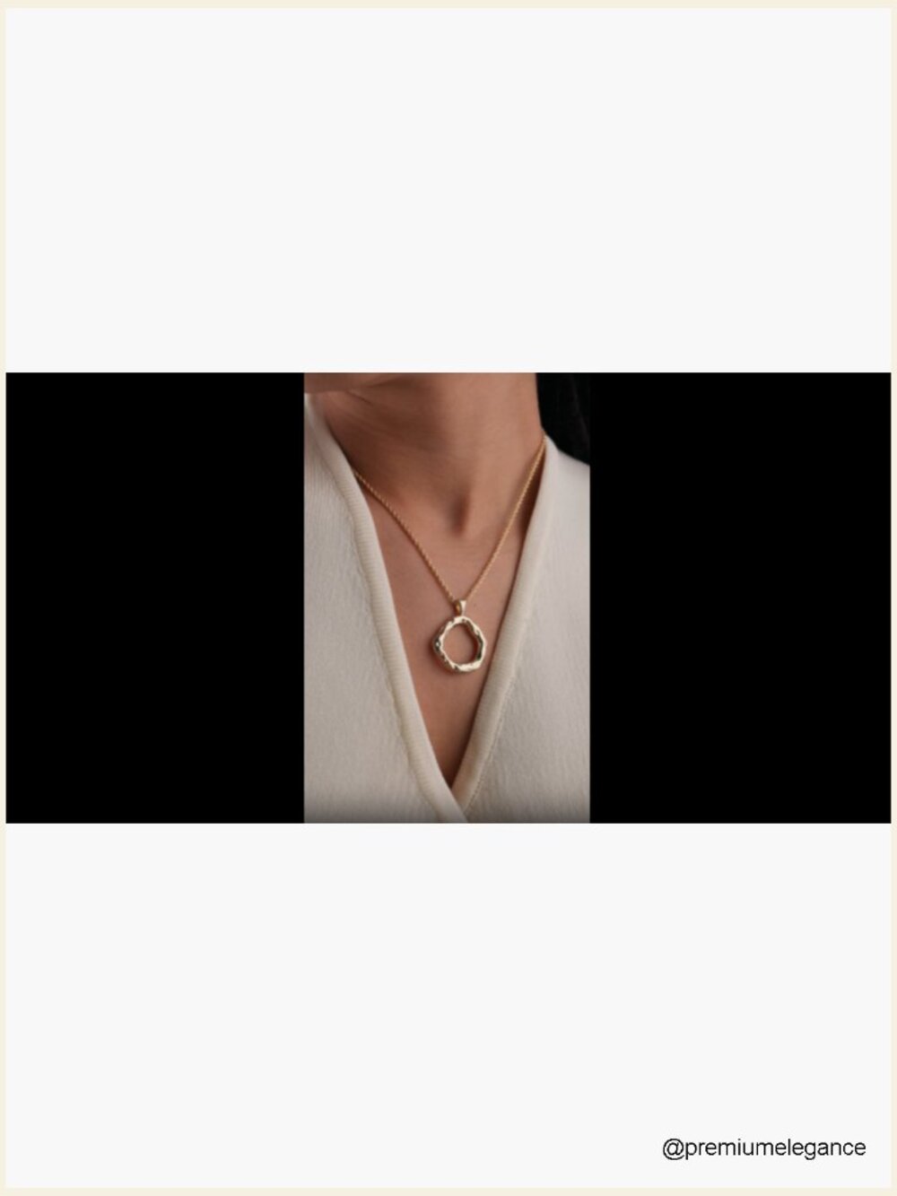 Hammered Circle Conch Seashell Pendant Necklace with Rope Chain - Picture 5 of 5